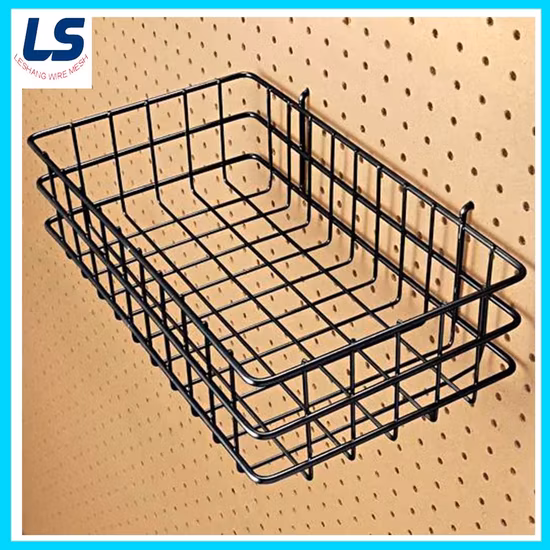 Cesta de malla de alambre colgada en la pared o armario