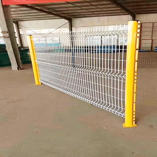 Tipo de abrazadera de malla de alambre soldado al aire libre / Valla peatonal de autobloqueo Valla de metal decorativa con valla de arco Diseño superior